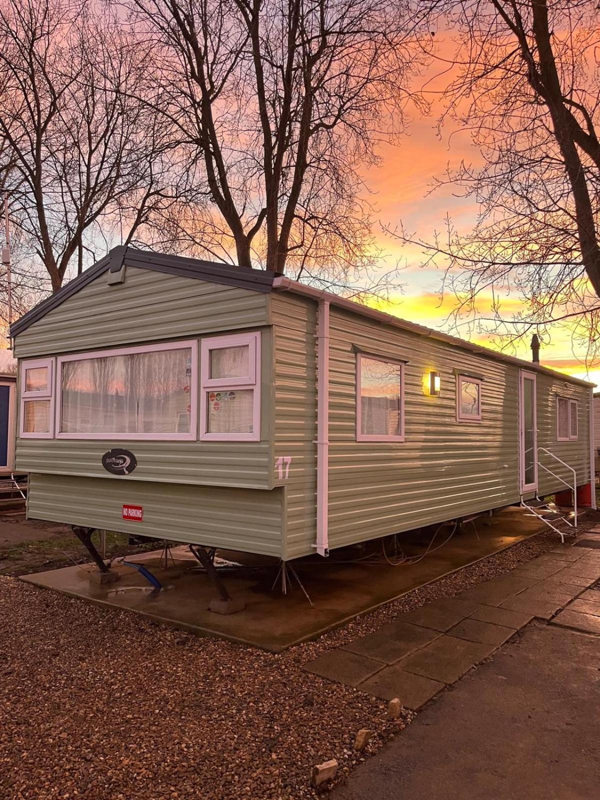 Villa The Getaway Billing Aquadrome Northampton Exterior foto